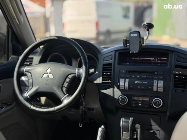 Бежевий Міцубісі Паджеро Вагон, об'ємом двигуна 3 л та пробігом 252 тис. км за 13390 $, фото 37 на Automoto.ua