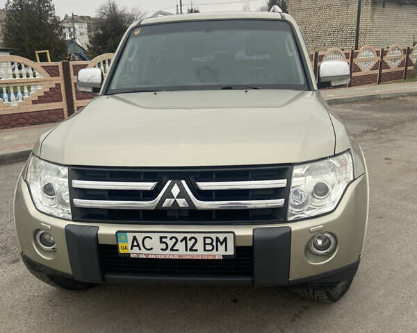 Бежевий Міцубісі Паджеро Вагон, об'ємом двигуна 3 л та пробігом 276 тис. км за 12000 $, фото 6 на Automoto.ua