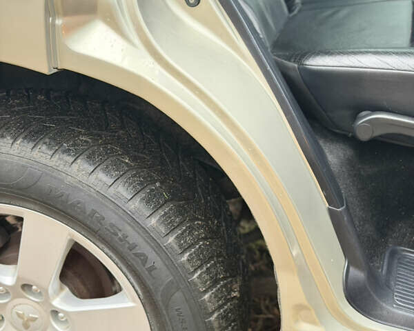 Бежевий Міцубісі Паджеро Вагон, об'ємом двигуна 3.2 л та пробігом 211 тис. км за 12800 $, фото 12 на Automoto.ua