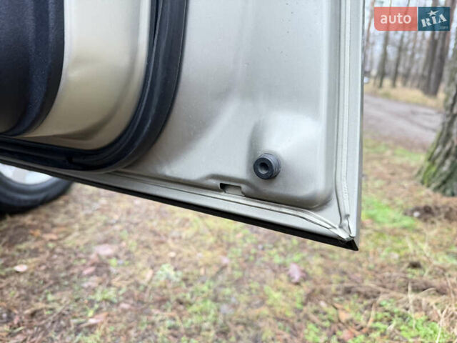 Бежевий Міцубісі Паджеро Вагон, об'ємом двигуна 3.2 л та пробігом 211 тис. км за 12800 $, фото 14 на Automoto.ua