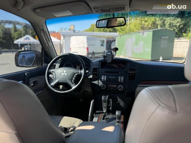 Бежевий Міцубісі Паджеро Вагон, об'ємом двигуна 3 л та пробігом 252 тис. км за 13390 $, фото 36 на Automoto.ua
