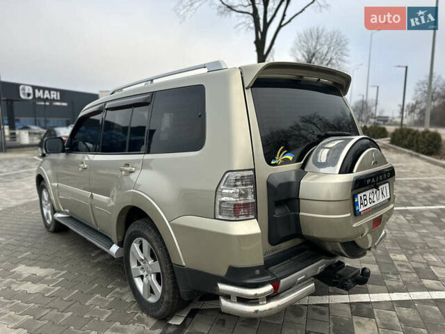 Бежевий Міцубісі Паджеро Вагон, об'ємом двигуна 3.2 л та пробігом 216 тис. км за 13800 $, фото 11 на Automoto.ua