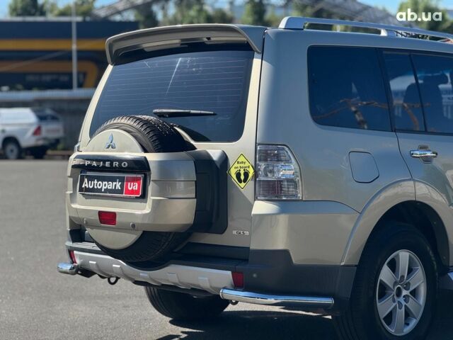 Бежевий Міцубісі Паджеро Вагон, об'ємом двигуна 3 л та пробігом 252 тис. км за 13390 $, фото 10 на Automoto.ua