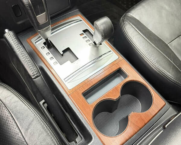 Бежевий Міцубісі Паджеро Вагон, об'ємом двигуна 3.2 л та пробігом 211 тис. км за 12800 $, фото 27 на Automoto.ua