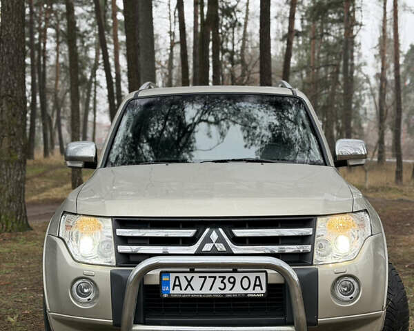 Бежевий Міцубісі Паджеро Вагон, об'ємом двигуна 3.2 л та пробігом 211 тис. км за 12800 $, фото 36 на Automoto.ua