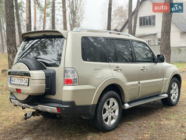 Бежевий Міцубісі Паджеро Вагон, об'ємом двигуна 3.2 л та пробігом 211 тис. км за 12800 $, фото 32 на Automoto.ua