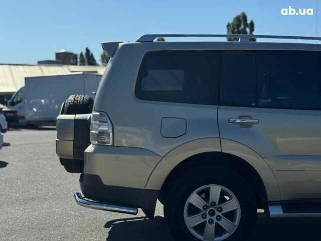 Бежевий Міцубісі Паджеро Вагон, об'ємом двигуна 3 л та пробігом 252 тис. км за 13390 $, фото 11 на Automoto.ua