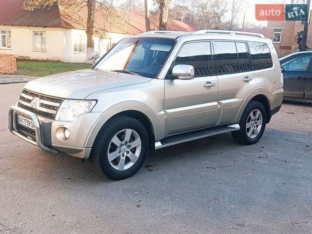 Бежевый Мицубиси Паджеро Вагон, объемом двигателя 3.2 л и пробегом 210 тыс. км за 12800 $, фото 2 на Automoto.ua