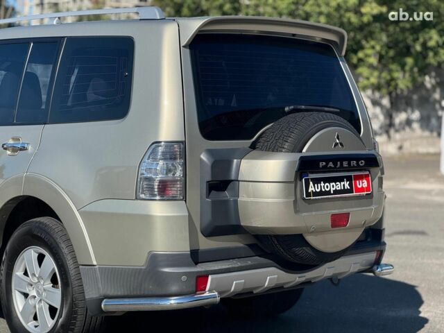 Бежевий Міцубісі Паджеро Вагон, об'ємом двигуна 3 л та пробігом 252 тис. км за 13390 $, фото 7 на Automoto.ua