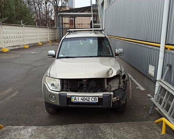 Бежевий Міцубісі Паджеро Вагон, об'ємом двигуна 2.97 л та пробігом 322 тис. км за 7800 $, фото 1 на Automoto.ua