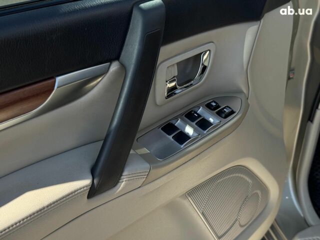 Бежевий Міцубісі Паджеро Вагон, об'ємом двигуна 3 л та пробігом 252 тис. км за 13390 $, фото 18 на Automoto.ua