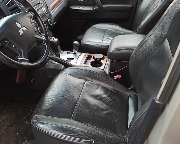 Бежевий Міцубісі Паджеро Вагон, об'ємом двигуна 2.97 л та пробігом 322 тис. км за 7800 $, фото 4 на Automoto.ua