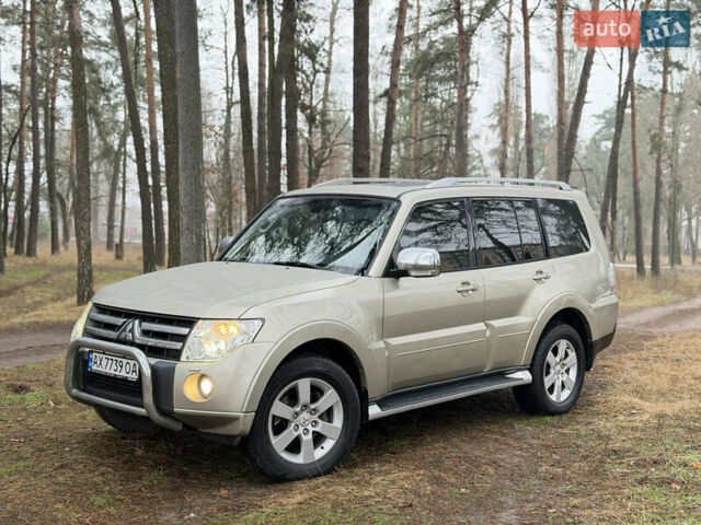 Бежевий Міцубісі Паджеро Вагон, об'ємом двигуна 3.2 л та пробігом 211 тис. км за 12800 $, фото 55 на Automoto.ua