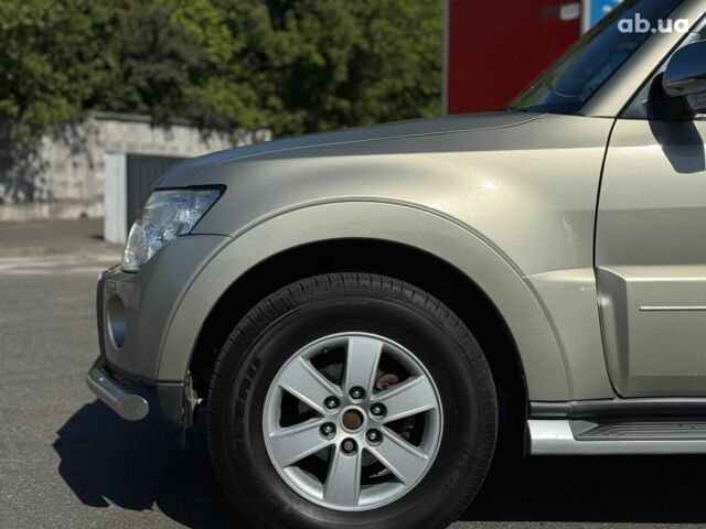 Бежевий Міцубісі Паджеро Вагон, об'ємом двигуна 3 л та пробігом 252 тис. км за 13390 $, фото 3 на Automoto.ua