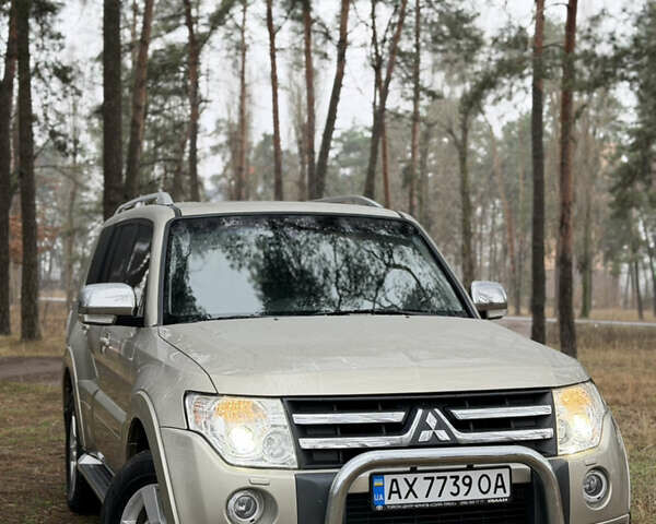 Бежевий Міцубісі Паджеро Вагон, об'ємом двигуна 3.2 л та пробігом 211 тис. км за 12800 $, фото 40 на Automoto.ua