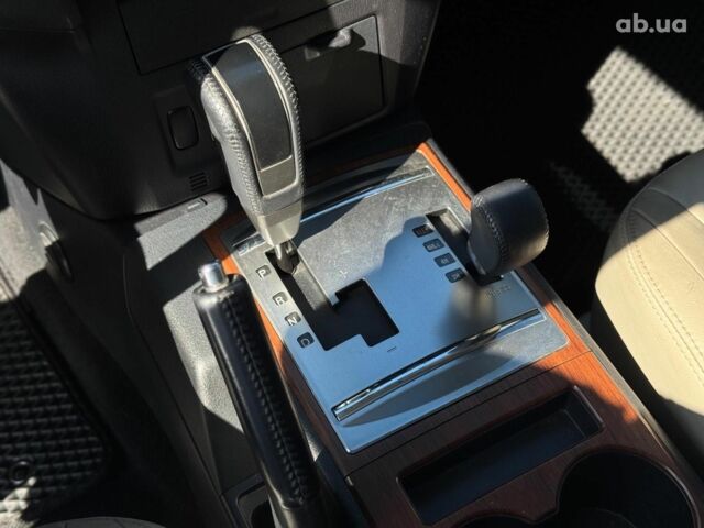 Бежевий Міцубісі Паджеро Вагон, об'ємом двигуна 3 л та пробігом 252 тис. км за 13390 $, фото 24 на Automoto.ua