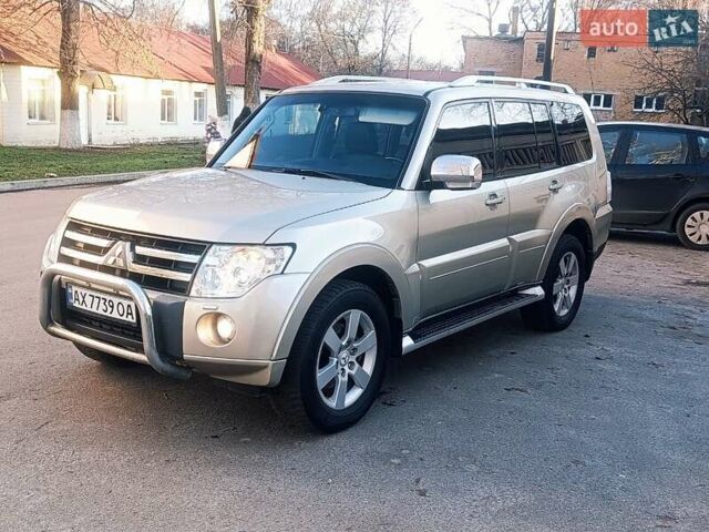 Бежевый Мицубиси Паджеро Вагон, объемом двигателя 3.2 л и пробегом 210 тыс. км за 12800 $, фото 4 на Automoto.ua