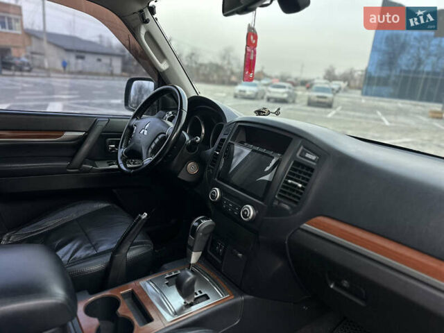 Бежевий Міцубісі Паджеро Вагон, об'ємом двигуна 3.2 л та пробігом 216 тис. км за 13800 $, фото 44 на Automoto.ua