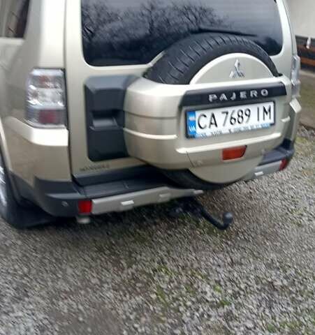 Бежевий Міцубісі Паджеро Вагон, об'ємом двигуна 3.2 л та пробігом 188 тис. км за 14200 $, фото 8 на Automoto.ua