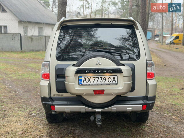Бежевий Міцубісі Паджеро Вагон, об'ємом двигуна 3.2 л та пробігом 211 тис. км за 12800 $, фото 41 на Automoto.ua