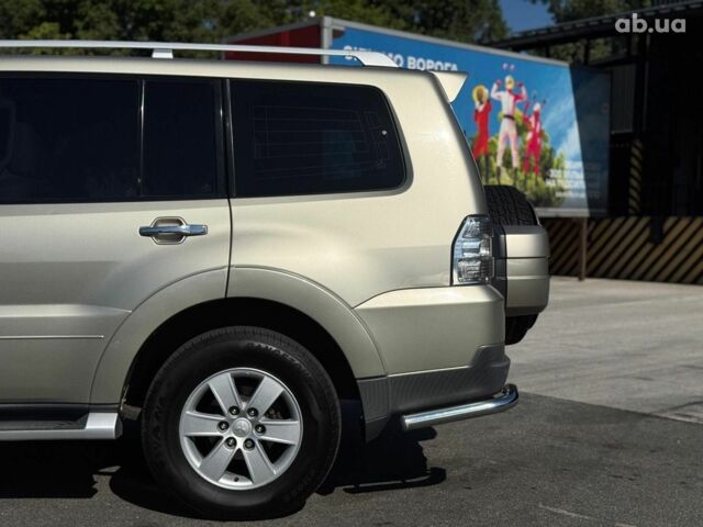 Бежевий Міцубісі Паджеро Вагон, об'ємом двигуна 3 л та пробігом 252 тис. км за 13390 $, фото 5 на Automoto.ua