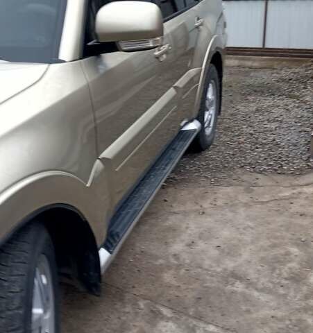 Бежевий Міцубісі Паджеро Вагон, об'ємом двигуна 3.2 л та пробігом 188 тис. км за 14200 $, фото 4 на Automoto.ua