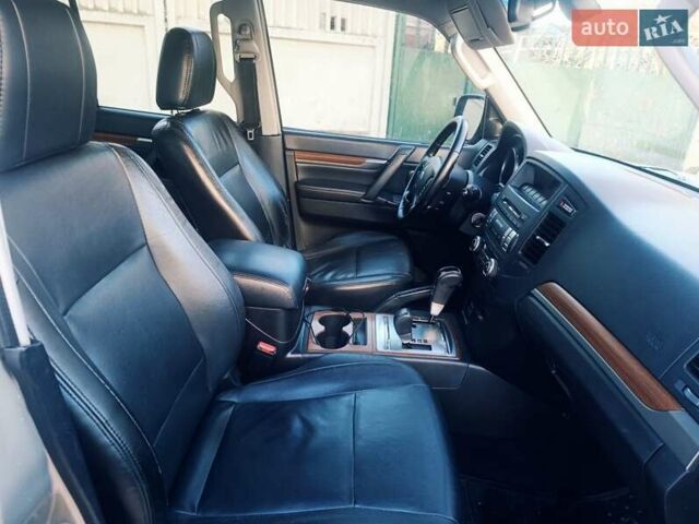 Бежевый Мицубиси Паджеро Вагон, объемом двигателя 3.2 л и пробегом 210 тыс. км за 12800 $, фото 18 на Automoto.ua