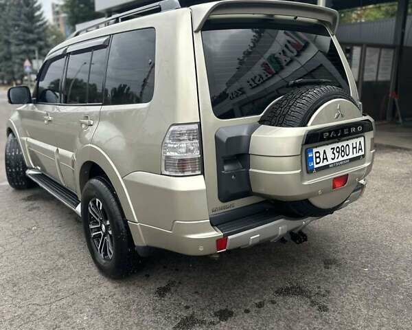 Бежевий Міцубісі Паджеро Вагон, об'ємом двигуна 3.2 л та пробігом 220 тис. км за 16500 $, фото 5 на Automoto.ua