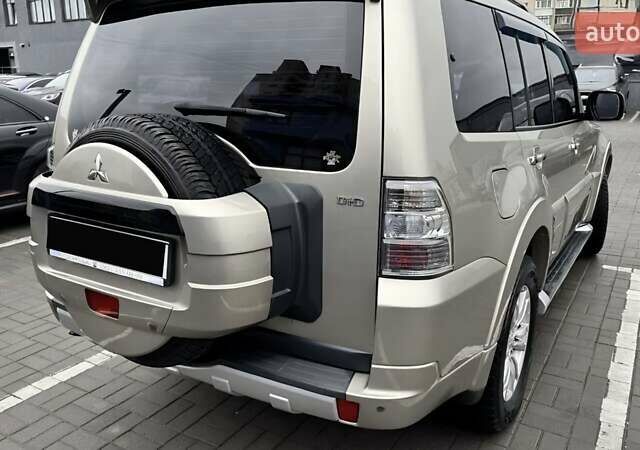 Бежевий Міцубісі Паджеро Вагон, об'ємом двигуна 3.2 л та пробігом 145 тис. км за 19200 $, фото 13 на Automoto.ua