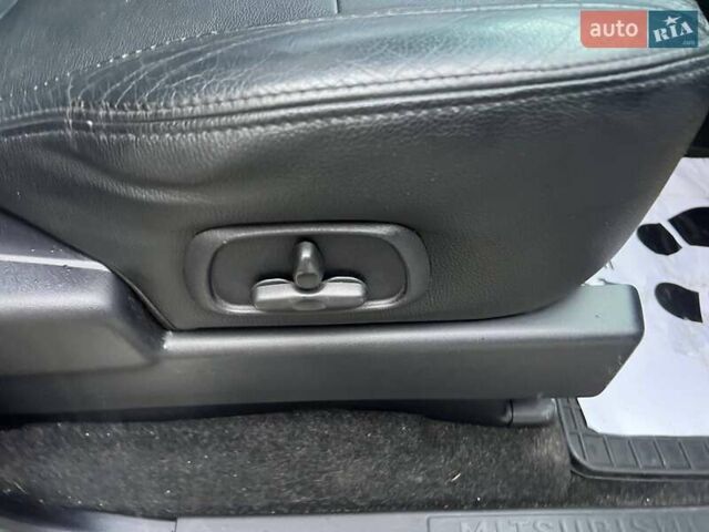 Бежевый Мицубиси Паджеро Вагон, объемом двигателя 3.2 л и пробегом 146 тыс. км за 19200 $, фото 18 на Automoto.ua