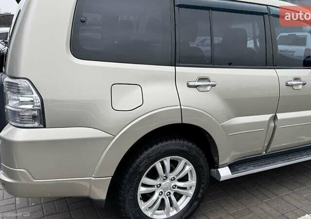 Бежевий Міцубісі Паджеро Вагон, об'ємом двигуна 3.2 л та пробігом 145 тис. км за 19200 $, фото 8 на Automoto.ua