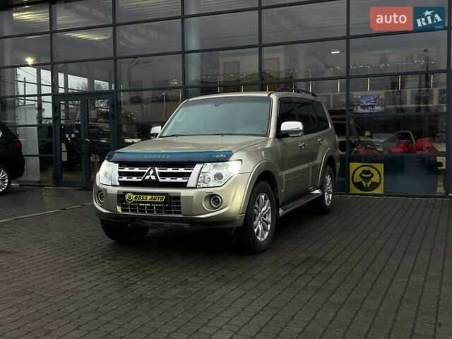 Бежевый Мицубиси Паджеро Вагон, объемом двигателя 3.2 л и пробегом 146 тыс. км за 19200 $, фото 2 на Automoto.ua