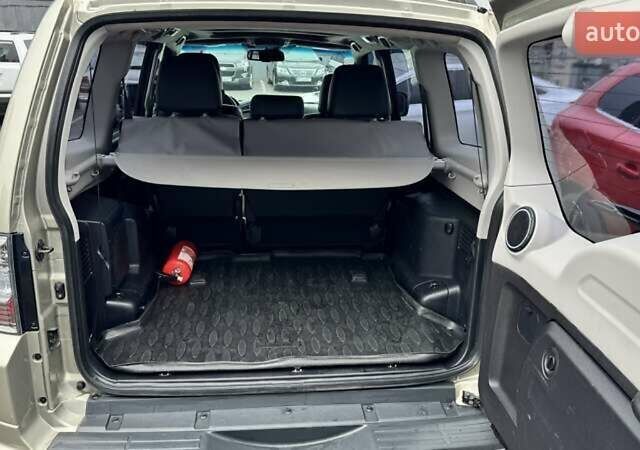 Бежевий Міцубісі Паджеро Вагон, об'ємом двигуна 3.2 л та пробігом 145 тис. км за 19200 $, фото 12 на Automoto.ua