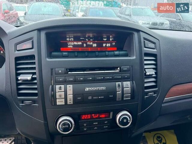 Бежевый Мицубиси Паджеро Вагон, объемом двигателя 3.2 л и пробегом 146 тыс. км за 19200 $, фото 15 на Automoto.ua