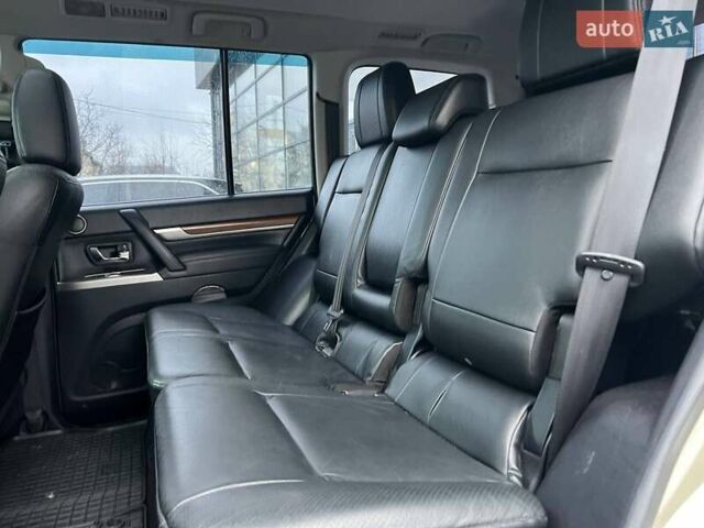 Бежевый Мицубиси Паджеро Вагон, объемом двигателя 3.2 л и пробегом 146 тыс. км за 19200 $, фото 23 на Automoto.ua