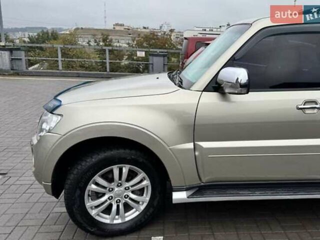 Бежевий Міцубісі Паджеро Вагон, об'ємом двигуна 3.2 л та пробігом 145 тис. км за 19200 $, фото 7 на Automoto.ua