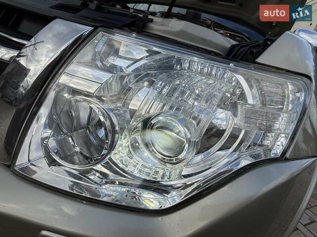 Бежевий Міцубісі Паджеро Вагон, об'ємом двигуна 3.2 л та пробігом 189 тис. км за 18300 $, фото 16 на Automoto.ua