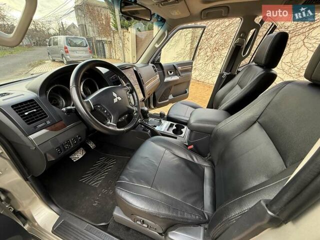 Бежевый Мицубиси Паджеро Вагон, объемом двигателя 3.2 л и пробегом 189 тыс. км за 18899 $, фото 30 на Automoto.ua