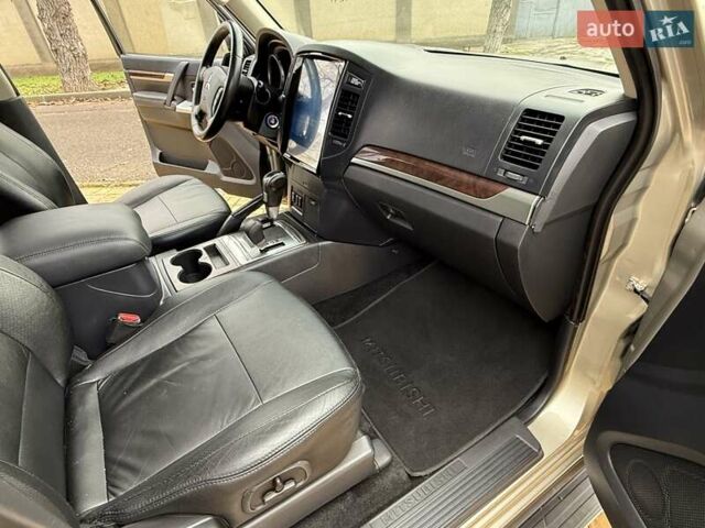 Бежевый Мицубиси Паджеро Вагон, объемом двигателя 3.2 л и пробегом 189 тыс. км за 18899 $, фото 27 на Automoto.ua