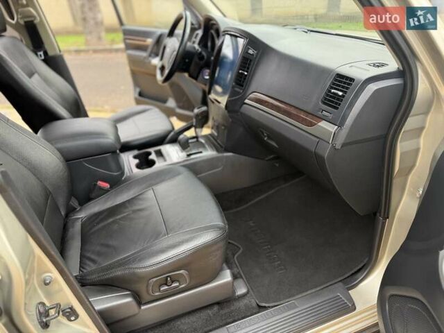 Бежевий Міцубісі Паджеро Вагон, об'ємом двигуна 3.2 л та пробігом 189 тис. км за 18300 $, фото 25 на Automoto.ua