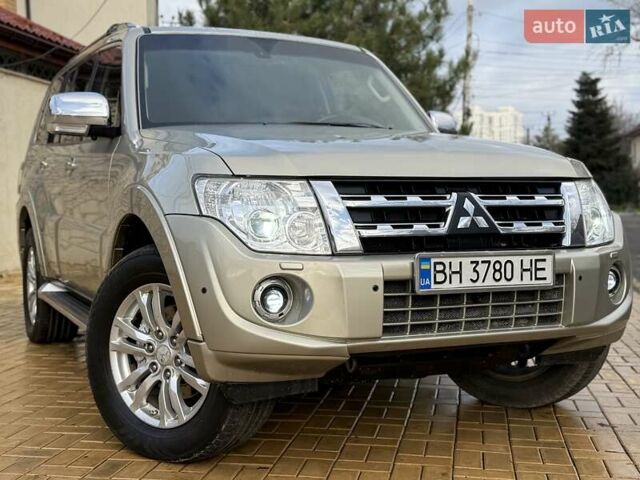 Бежевий Міцубісі Паджеро Вагон, об'ємом двигуна 3.2 л та пробігом 189 тис. км за 18300 $, фото 10 на Automoto.ua