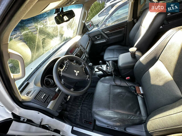 Бежевый Мицубиси Паджеро Вагон, объемом двигателя 3.2 л и пробегом 202 тыс. км за 21000 $, фото 3 на Automoto.ua