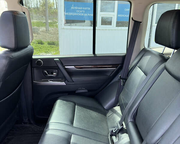 Бежевый Мицубиси Паджеро Вагон, объемом двигателя 3.2 л и пробегом 202 тыс. км за 21000 $, фото 13 на Automoto.ua