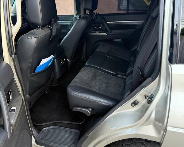 Бежевый Мицубиси Паджеро Вагон, объемом двигателя 2.97 л и пробегом 122 тыс. км за 28800 $, фото 10 на Automoto.ua