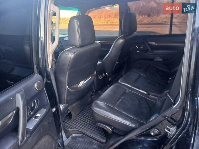 Чорний Міцубісі Паджеро Вагон, об'ємом двигуна 3.2 л та пробігом 350 тис. км за 12000 $, фото 4 на Automoto.ua
