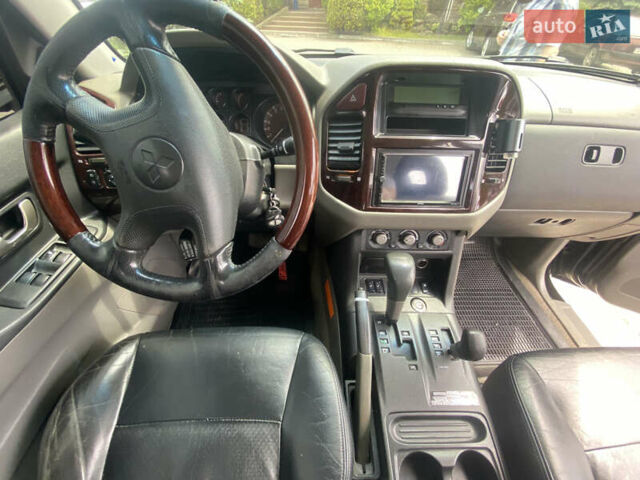 Чорний Міцубісі Паджеро Вагон, об'ємом двигуна 3.5 л та пробігом 188 тис. км за 8000 $, фото 14 на Automoto.ua