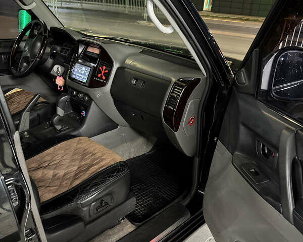 Черный Мицубиси Паджеро Вагон, объемом двигателя 3.5 л и пробегом 320 тыс. км за 8200 $, фото 6 на Automoto.ua