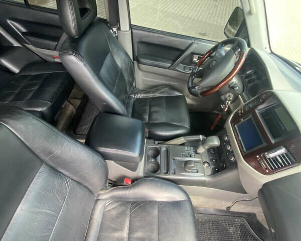 Чорний Міцубісі Паджеро Вагон, об'ємом двигуна 3.5 л та пробігом 188 тис. км за 8000 $, фото 13 на Automoto.ua