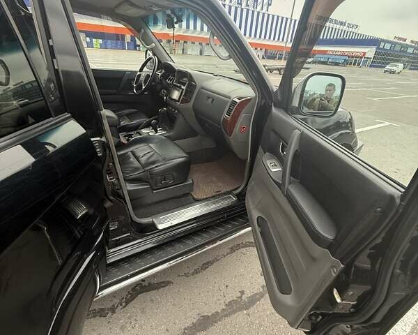 Чорний Міцубісі Паджеро Вагон, об'ємом двигуна 3.2 л та пробігом 164 тис. км за 11700 $, фото 18 на Automoto.ua