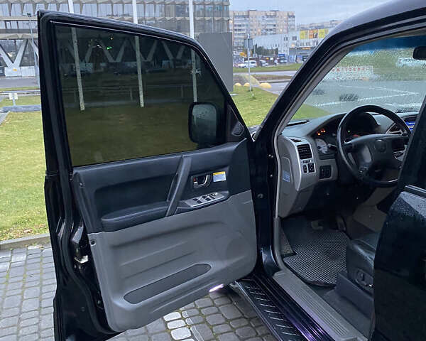 Чорний Міцубісі Паджеро Вагон, об'ємом двигуна 3.2 л та пробігом 360 тис. км за 10300 $, фото 3 на Automoto.ua